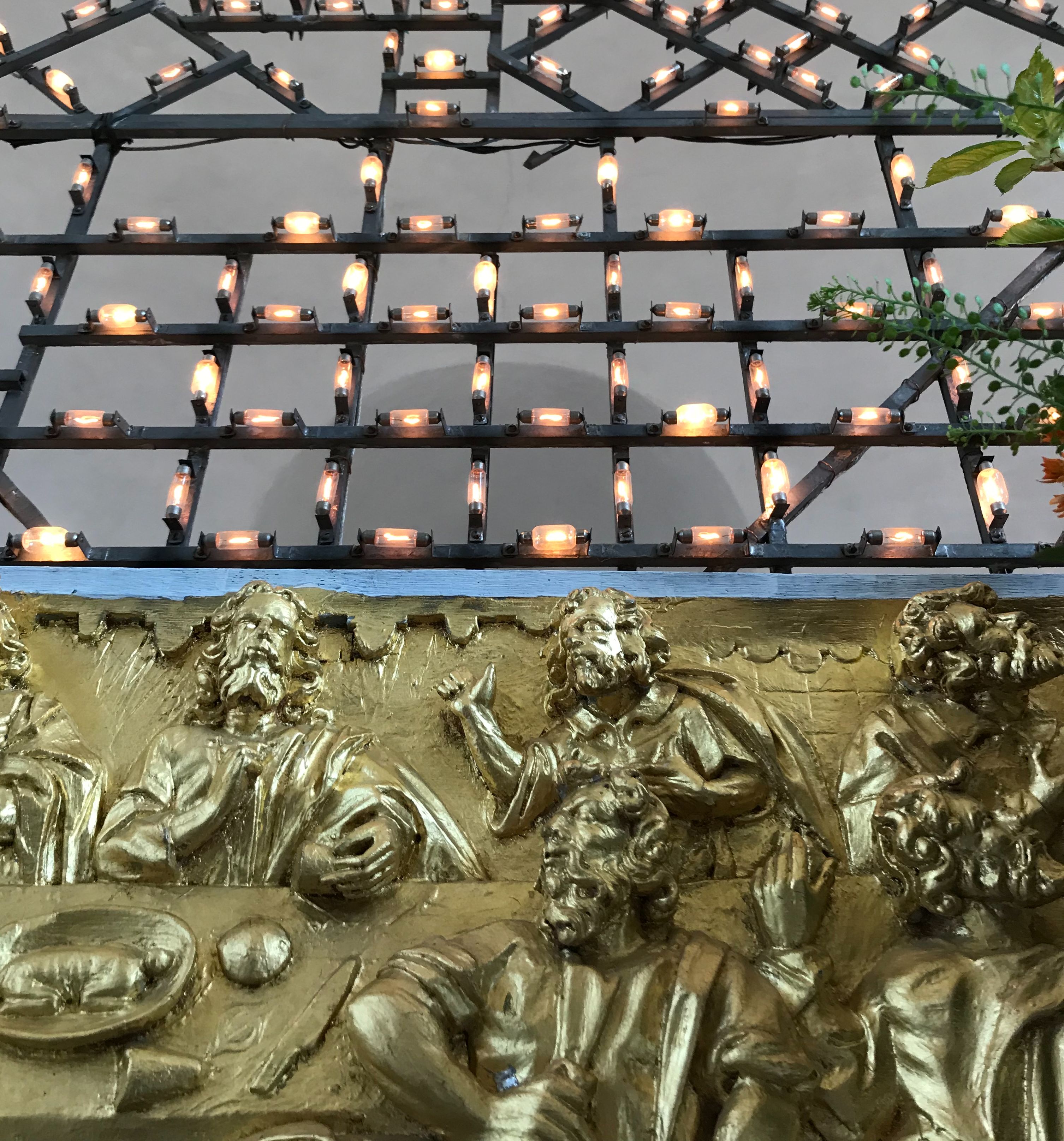 altertavle i kirke værløse kirke tæt på