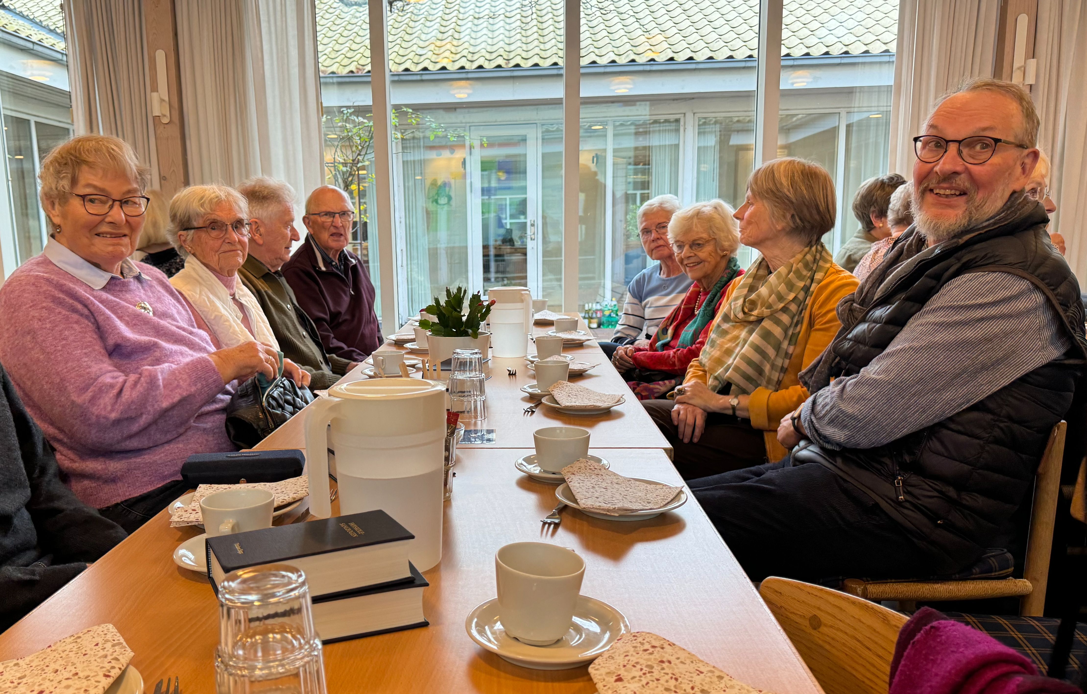 forsamling af seniorer til eftermiddagstræf