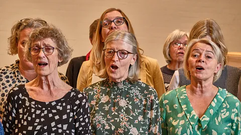 forsamling af seniorer til eftermiddagstræf